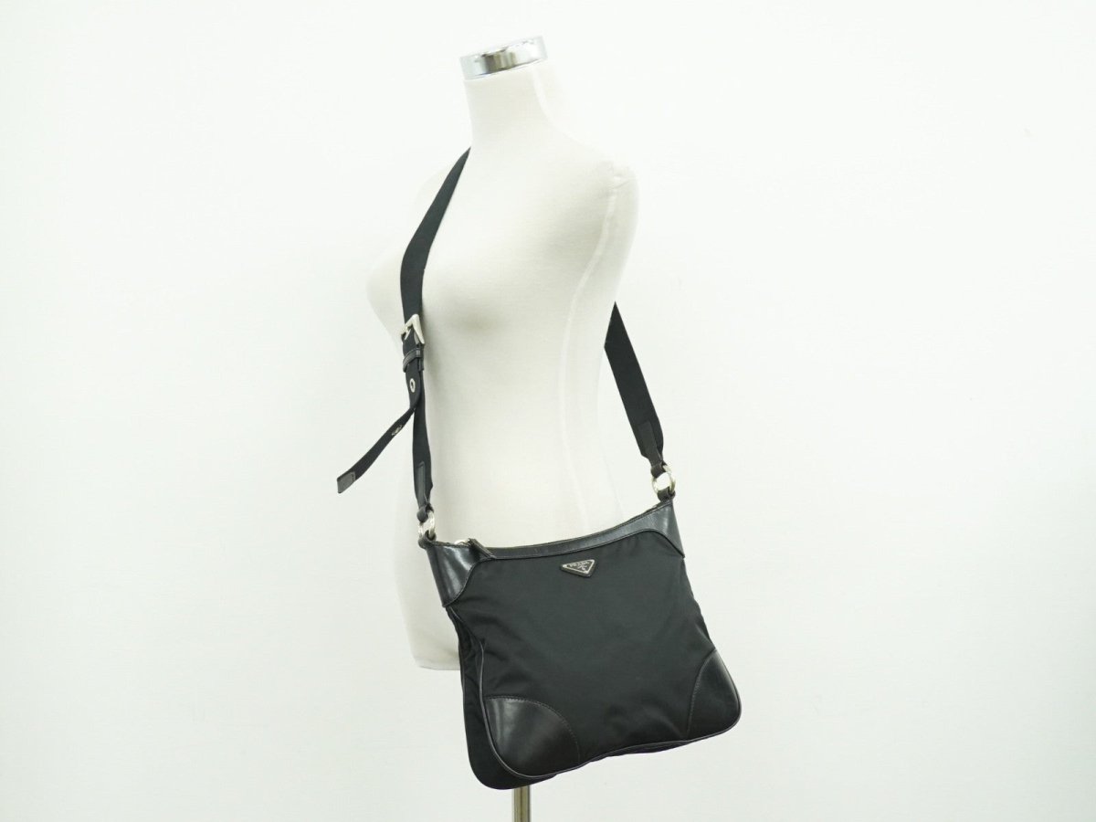 Prada Zip Messenger - Brandsamsara