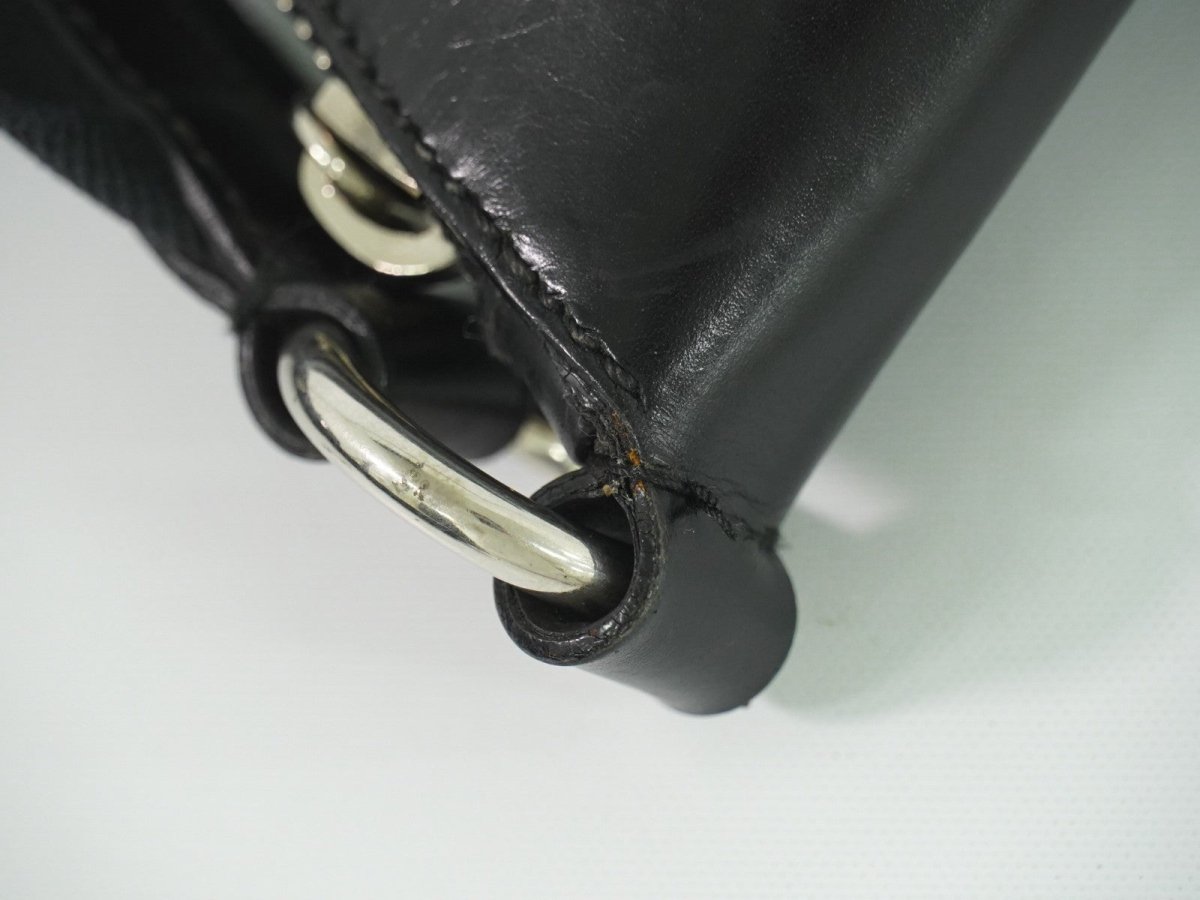 Prada Zip Messenger - Brandsamsara
