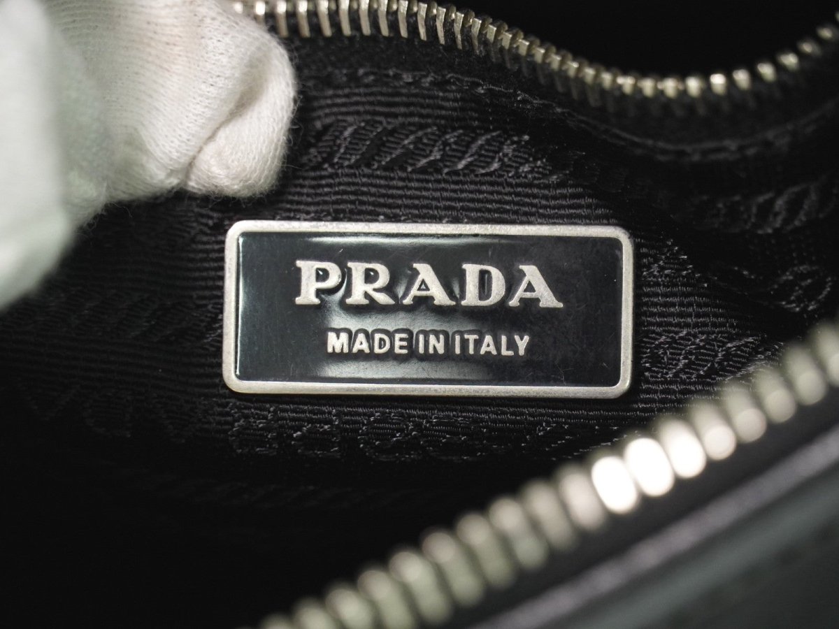 Prada Zip Messenger - Brandsamsara