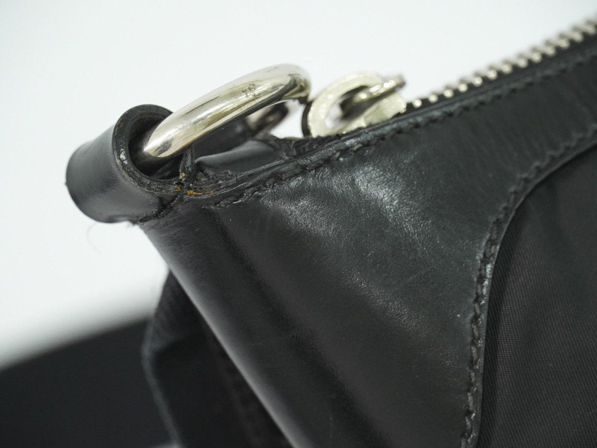 Prada Zip Messenger - Brandsamsara