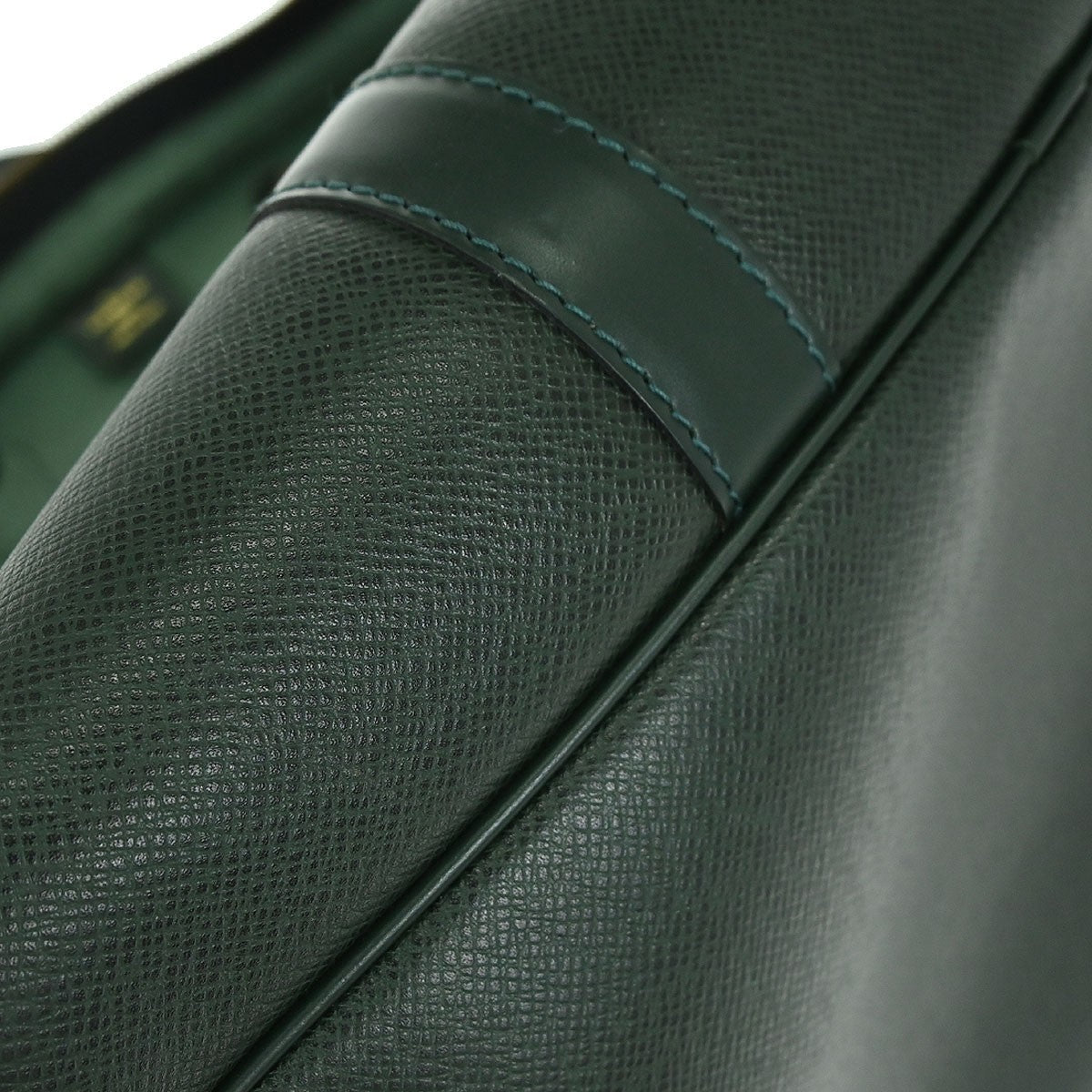 Louis Vuitton Kendall Handbag Taiga Leather, Green, Leather, Travel Bag