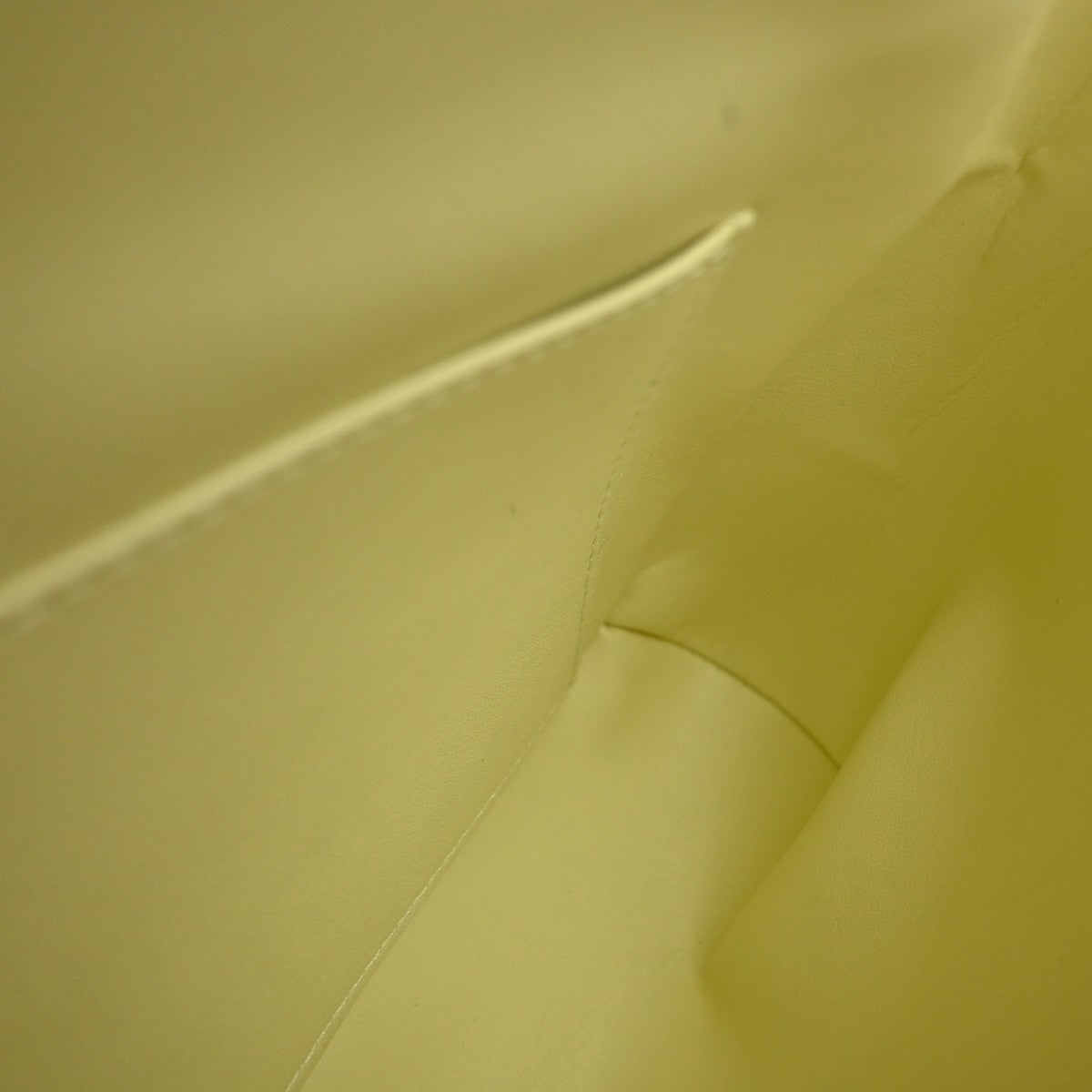 Louis Vuitton Thompson Street Handbag Monogram Vernis, Yellow, Patent Leather, Shoulder Bag