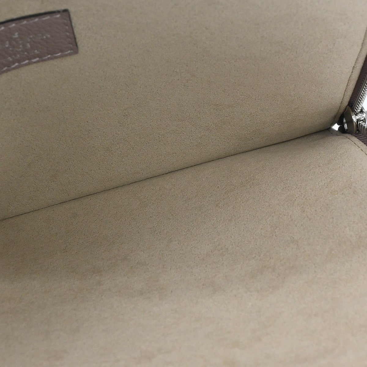 Louis Vuitton Zip Around Pochette Jour Leather, Beige, Leather, Clutch