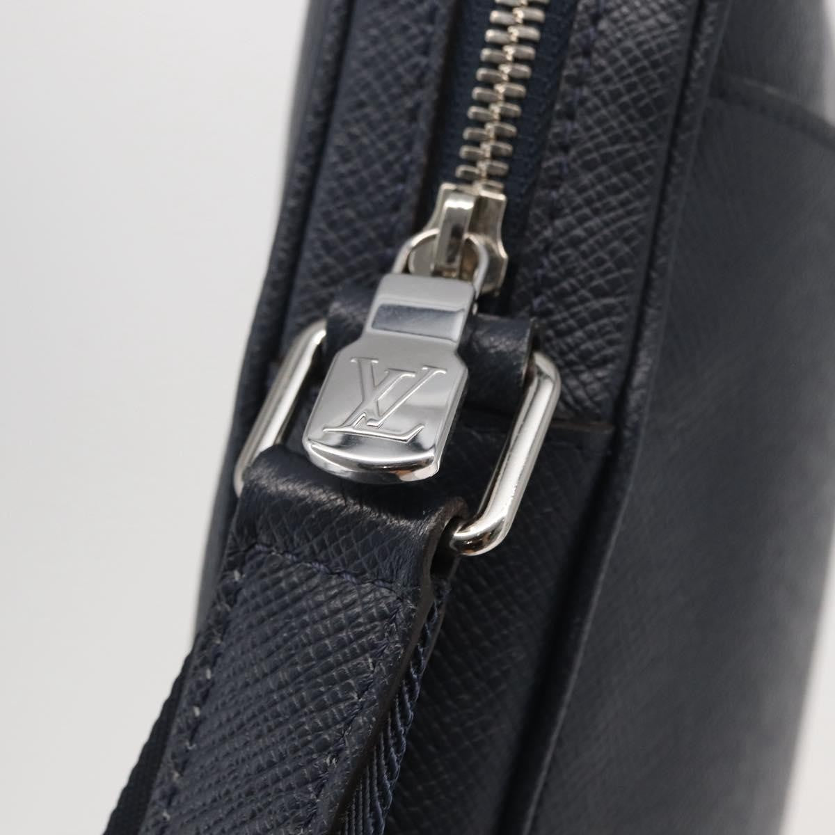 Louis Vuitton Alex Messenger Bag Taiga Leather, NAVY, LEATHER, Shoulder bag