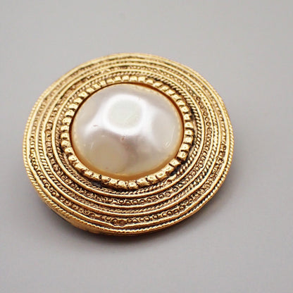 Chanel Vintage Round Clip-On Earrings Metal with Faux Pearl, GOLD, GOLD_PLATED, Earrings