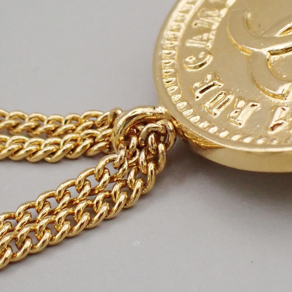 Chanel Vintage Medallion Flap Bag Brooch Metal, GOLD, GOLD_PLATED, Brooch