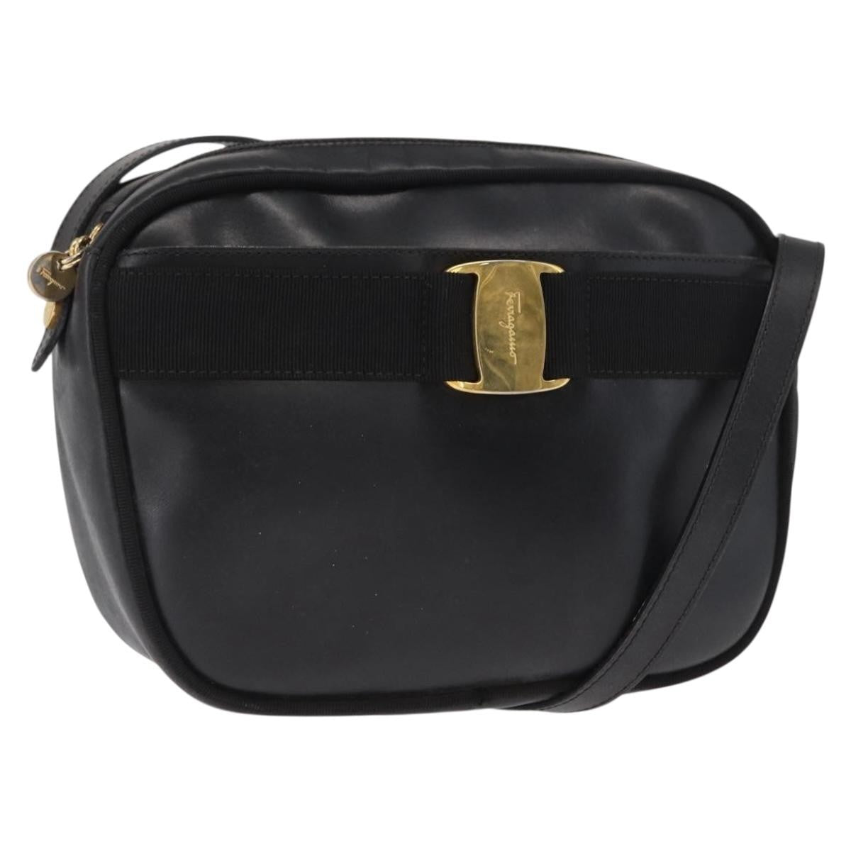 Salvatore Ferragamo Vara Bow camera Shoulder Bag Leather, BLACK, LEATHER, Shoulder bag