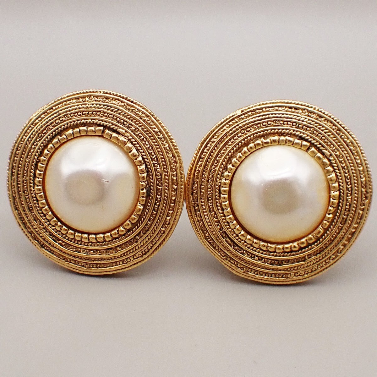 Chanel Vintage Round Clip-On Earrings Metal with Faux Pearl, GOLD, GOLD_PLATED, Earrings