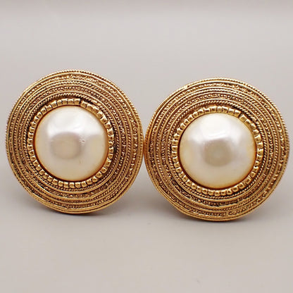 Chanel Vintage Round Clip-On Earrings Metal with Faux Pearl, GOLD, GOLD_PLATED, Earrings