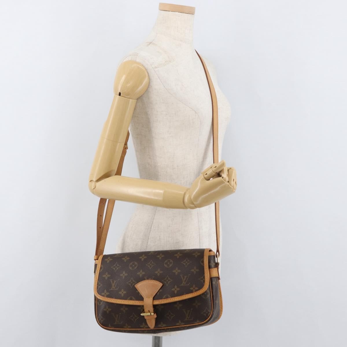 Louis Vuitton Sologne Handbag Monogram Canvas, Brown, Canvas, Shoulder Bag