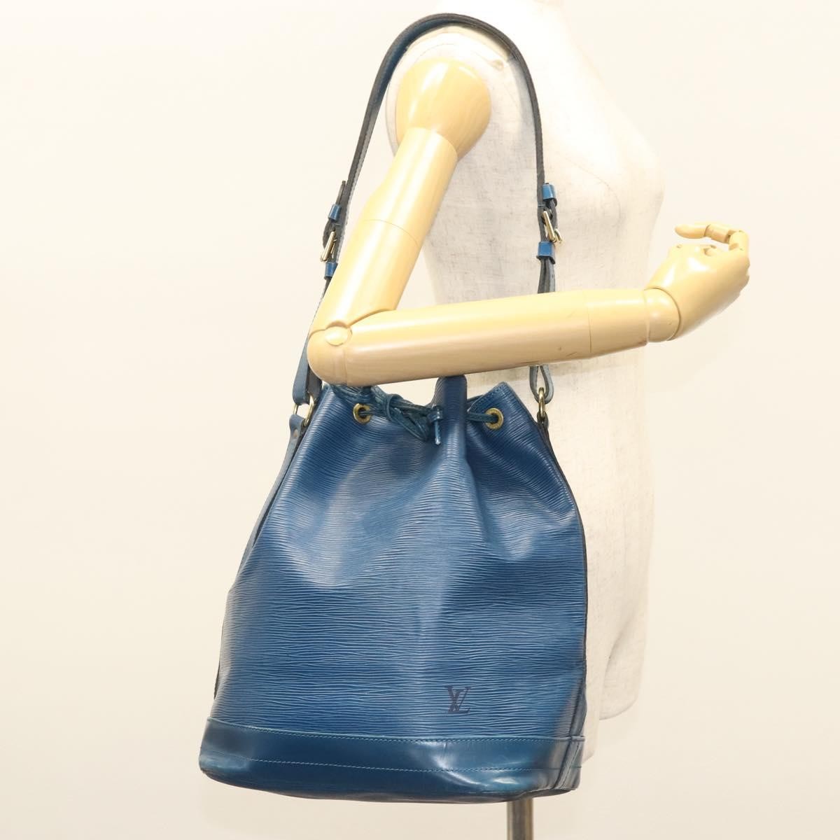 Louis Vuitton Noe Handbag Epi leather, BLUE, LEATHER, Handbag