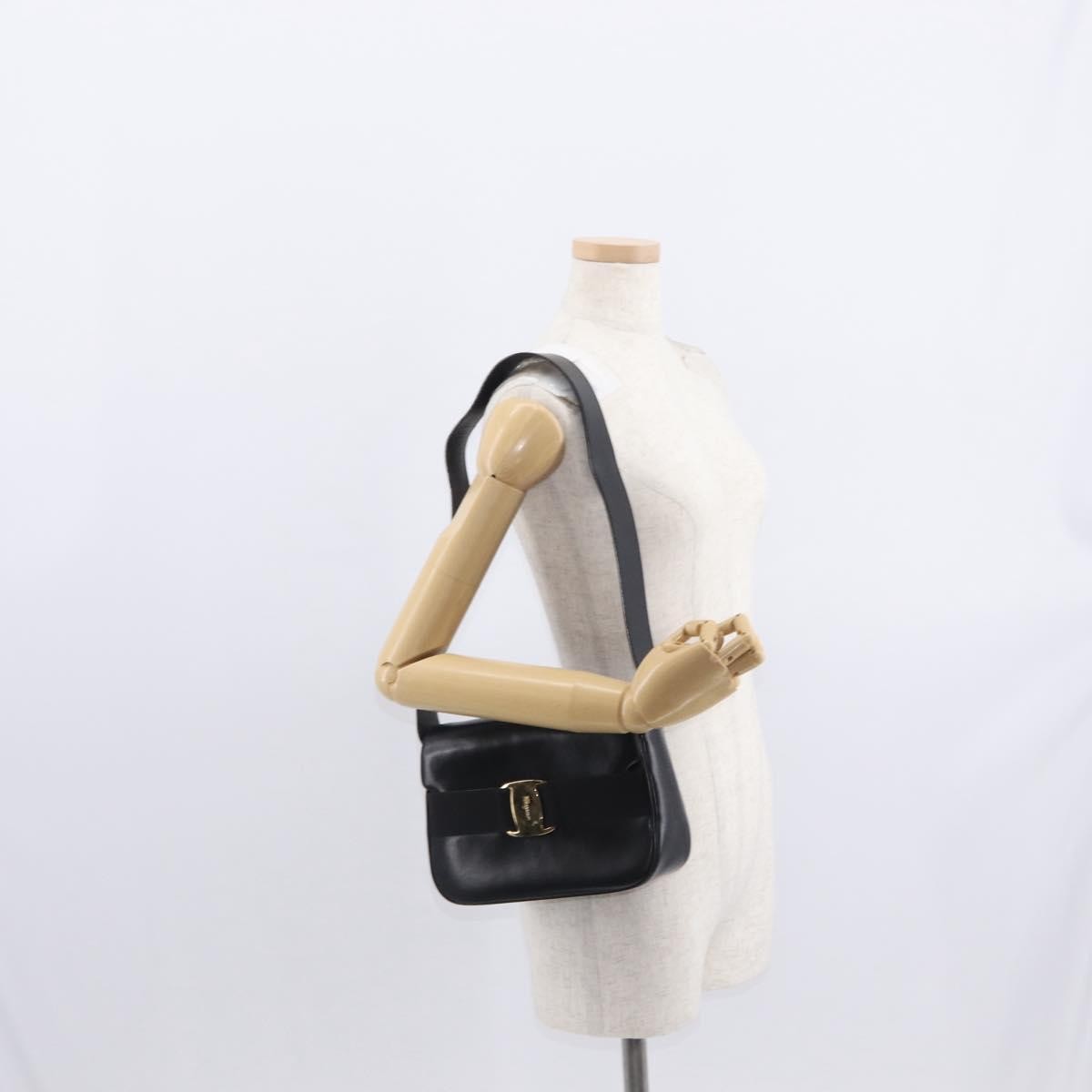 Salvatore Ferragamo Vala Shoulder Bag Leather, BLACK, LEATHER, Shoulder bag
