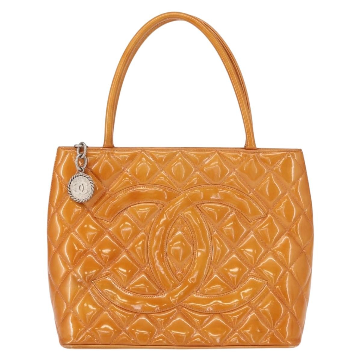 Chanel Medallion Tote Quilted Patent, BEIGE, PATENT_LEATHER, Tote bag