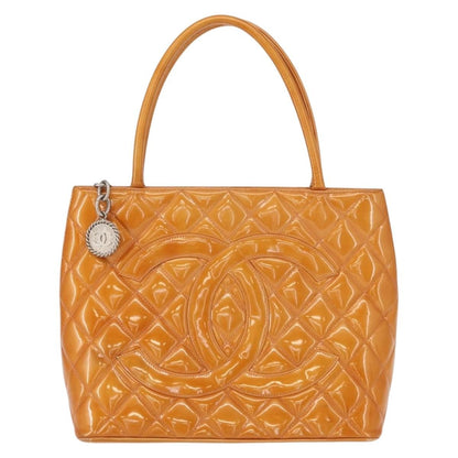 Chanel Medallion Tote Quilted Patent, BEIGE, PATENT_LEATHER, Tote bag