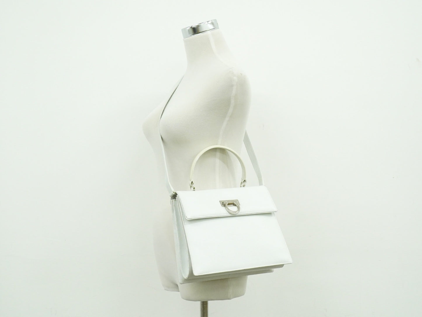 Salvatore Ferragamo Gancini handbag Leather, WHITE, LEATHER, Handbag