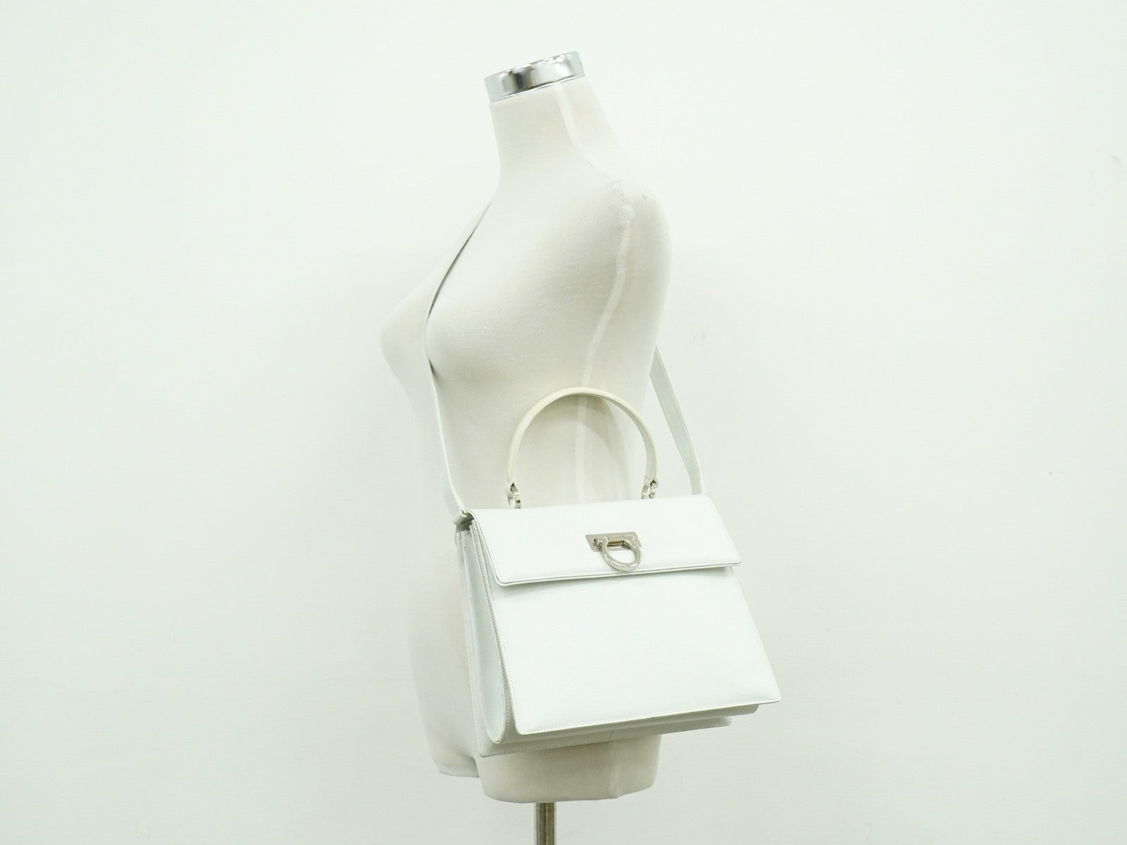 Salvatore Ferragamo Gancini handbag Leather, WHITE, LEATHER, Handbag