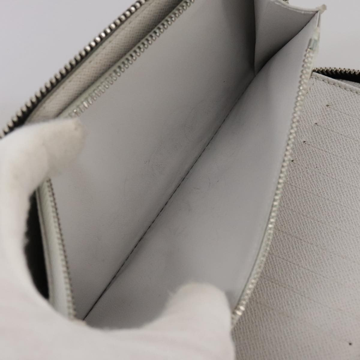 Louis Vuitton Zippy wallet vertical Taiga leather, WHITE, LEATHER, Wallets