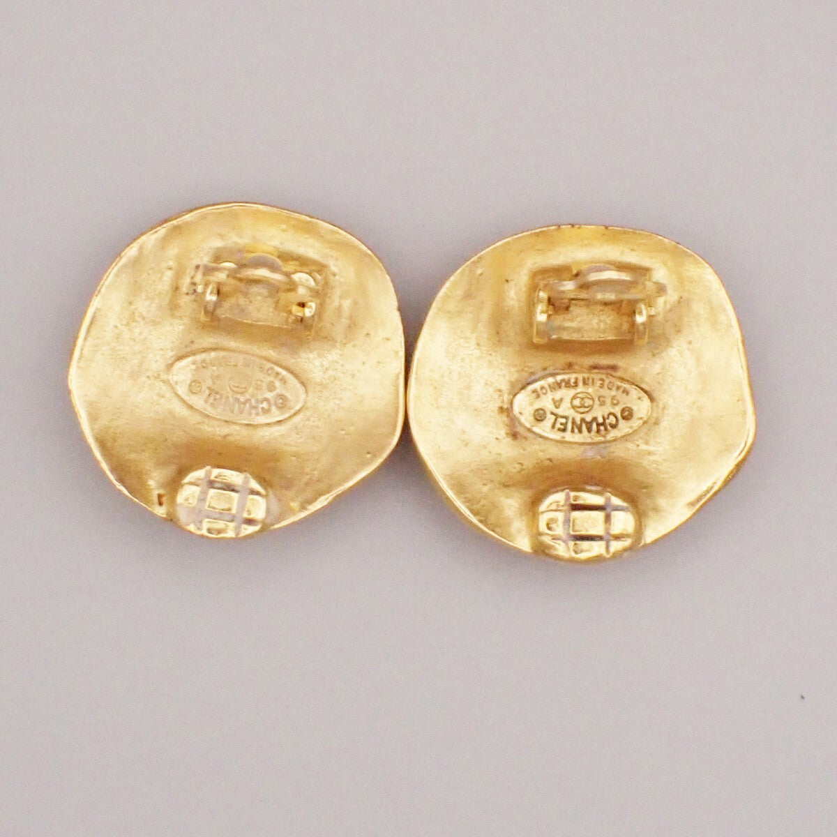 Chanel Vintage CC Round Clip-On Earrings Metal, GOLD, GOLD_PLATED, Earrings