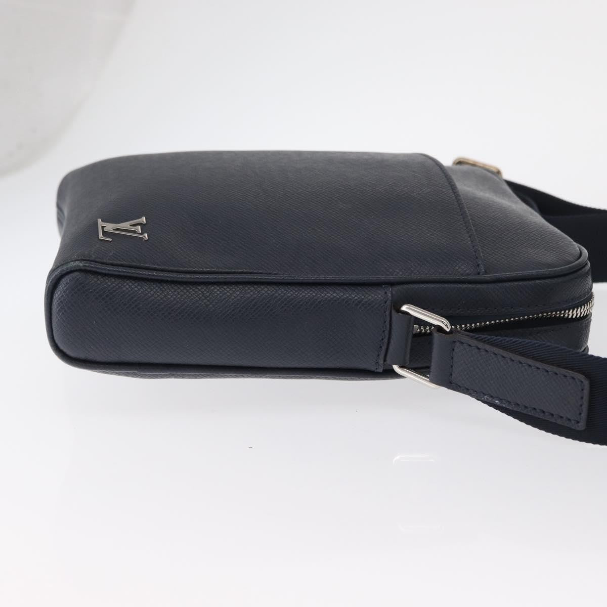Louis Vuitton Alex Messenger Bag Taiga Leather, NAVY, LEATHER, Shoulder bag