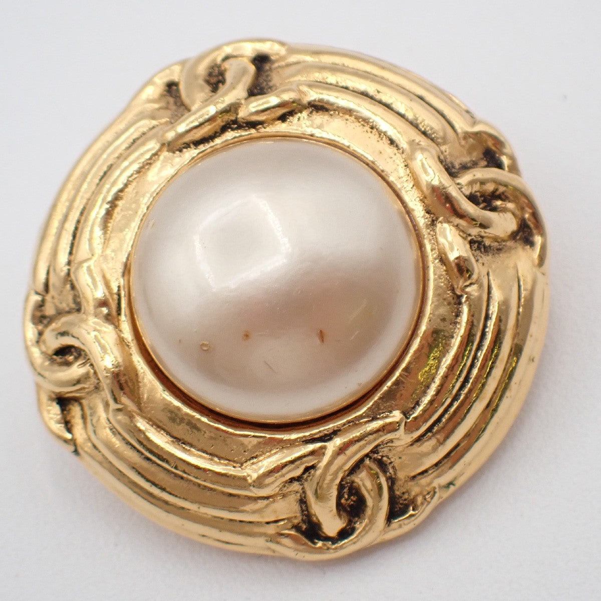 Chanel Vintage Round Clip-On Earrings Metal with Faux Pearl, GOLD, GOLD_PLATED, Earrings