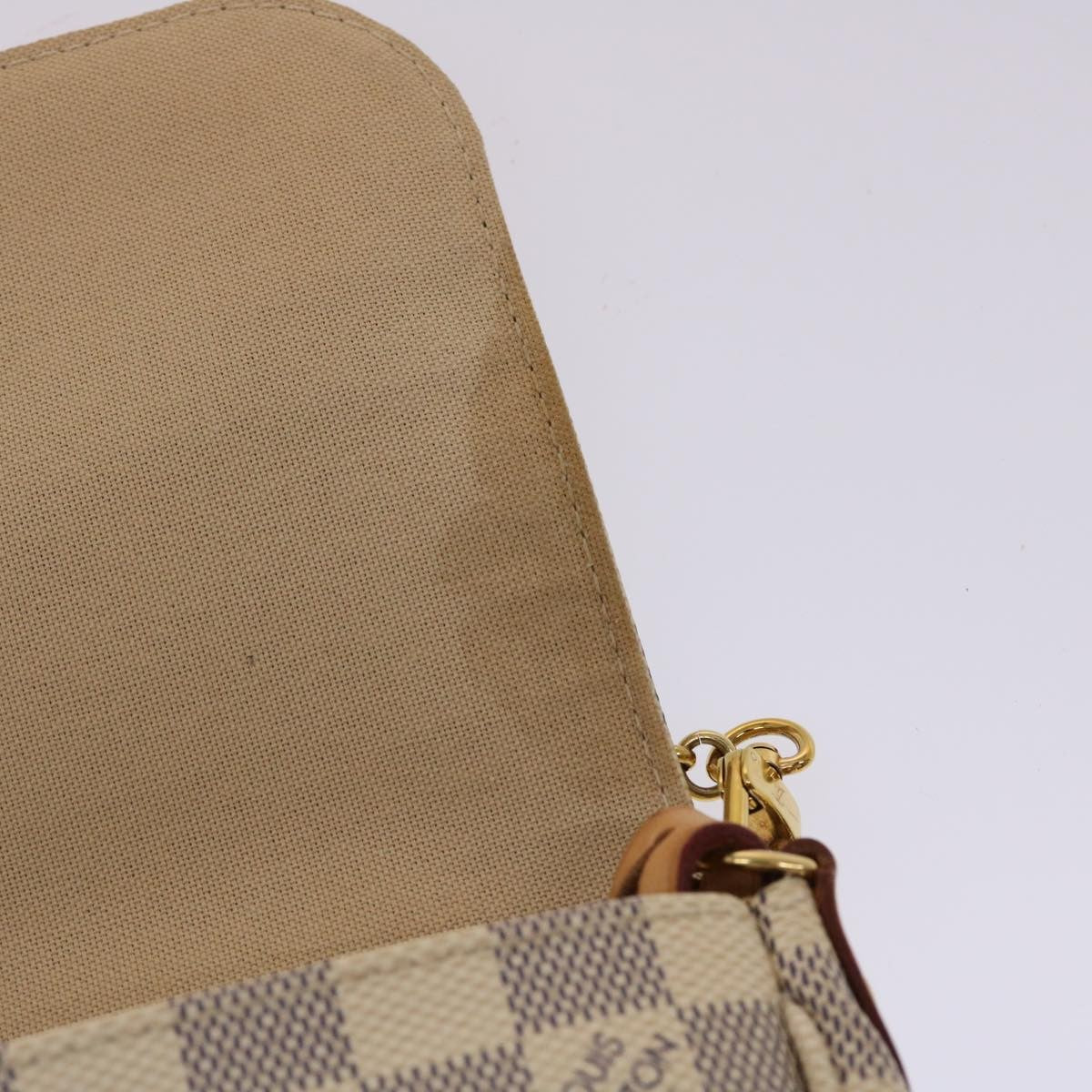Louis Vuitton Favorite Handbag Damier, White, Canvas, Clutch