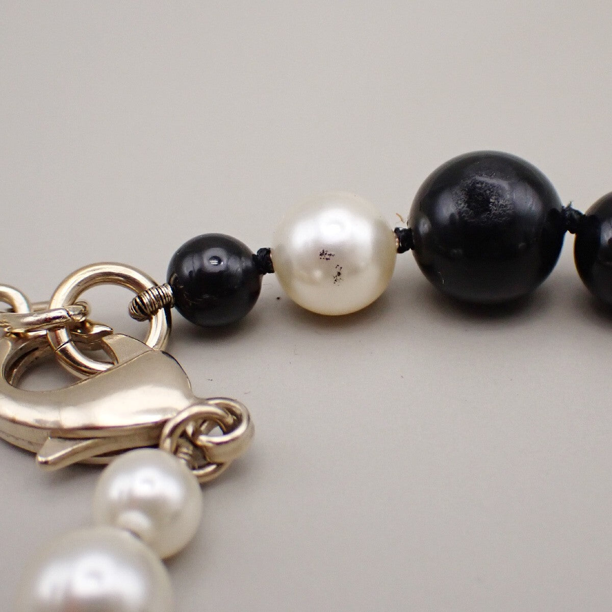 Chanel CC Logo Chain Pendant Necklace Imitation Pearl Imitation pearl with Gold-Plated and Beads, GOLD, GOLD_PLATED, Necklace