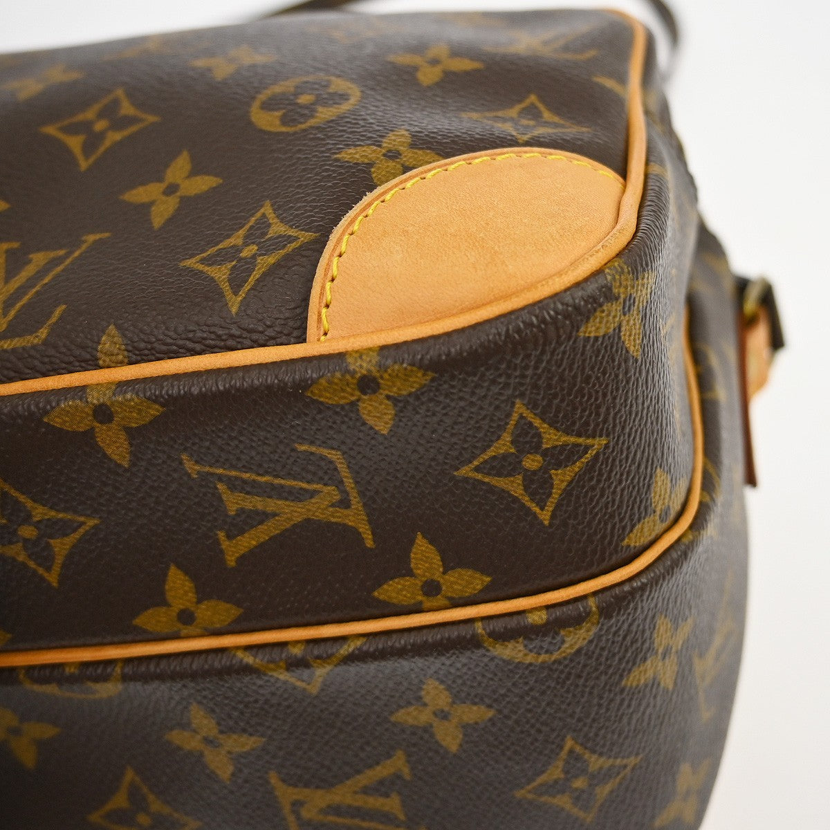 Louis Vuitton Nil Messenger Bag Monogram Canvas, Brown, Canvas, Shoulder Bag