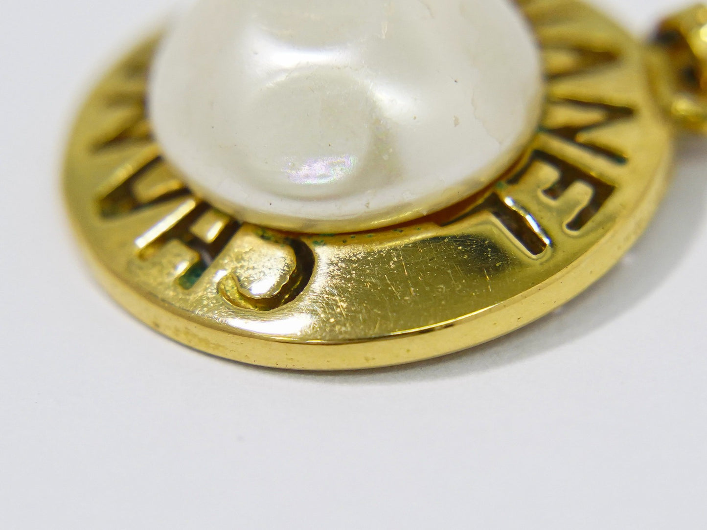 Chanel CC Logo Chain Pendant Necklace Imitation Pearl Imitation pearl with Gold-Plated and Beads, GOLD, GOLD_PLATED, Pendant & Charms