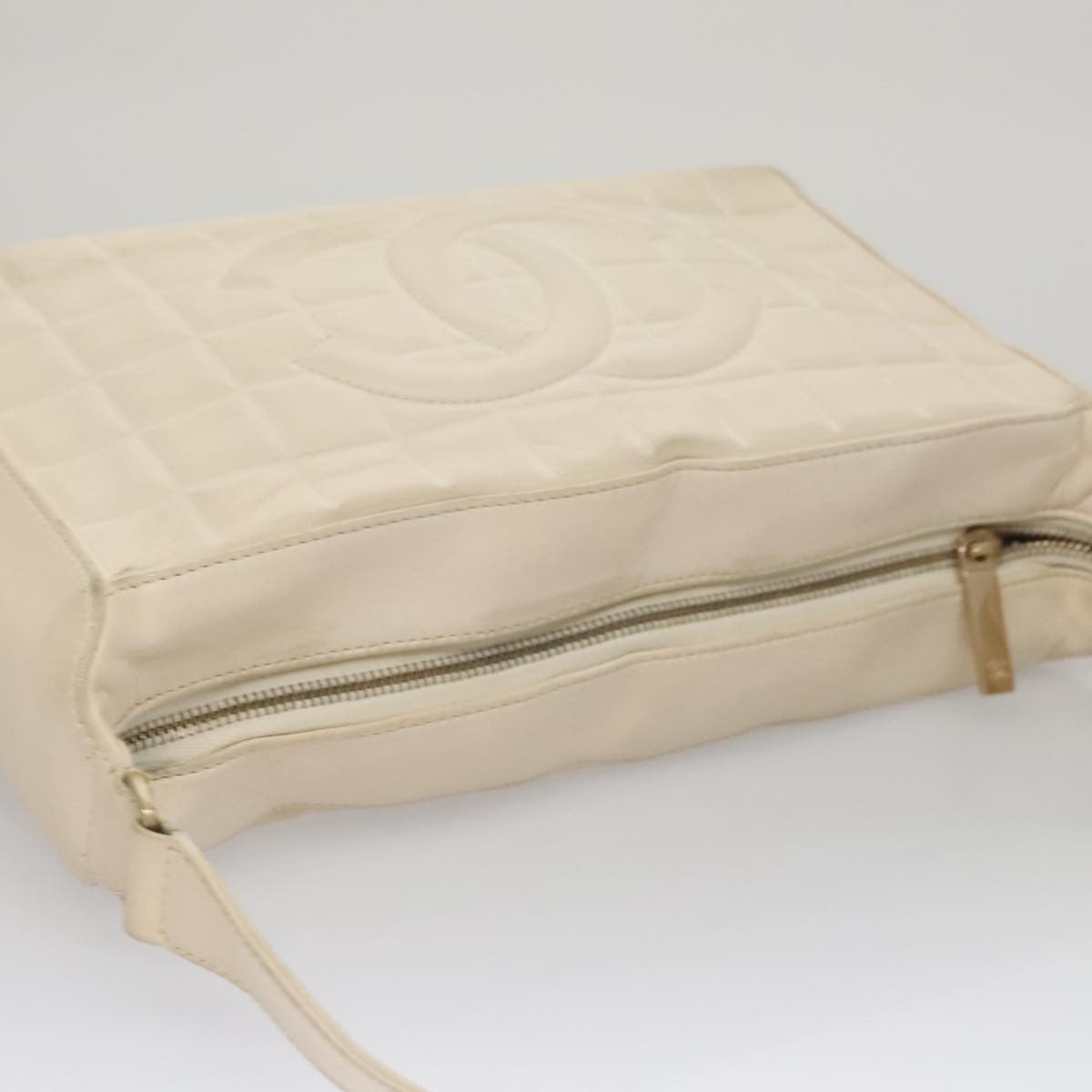 Chanel Chocolate Bar CC Shoulder Bag Quilted Leather, WHITE, LEATHER, Shoulder bag