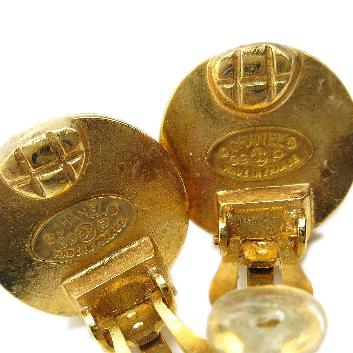 Chanel Vintage CC Round Button Clip-On Earrings Metal, GOLD, GOLD_PLATED, Earrings
