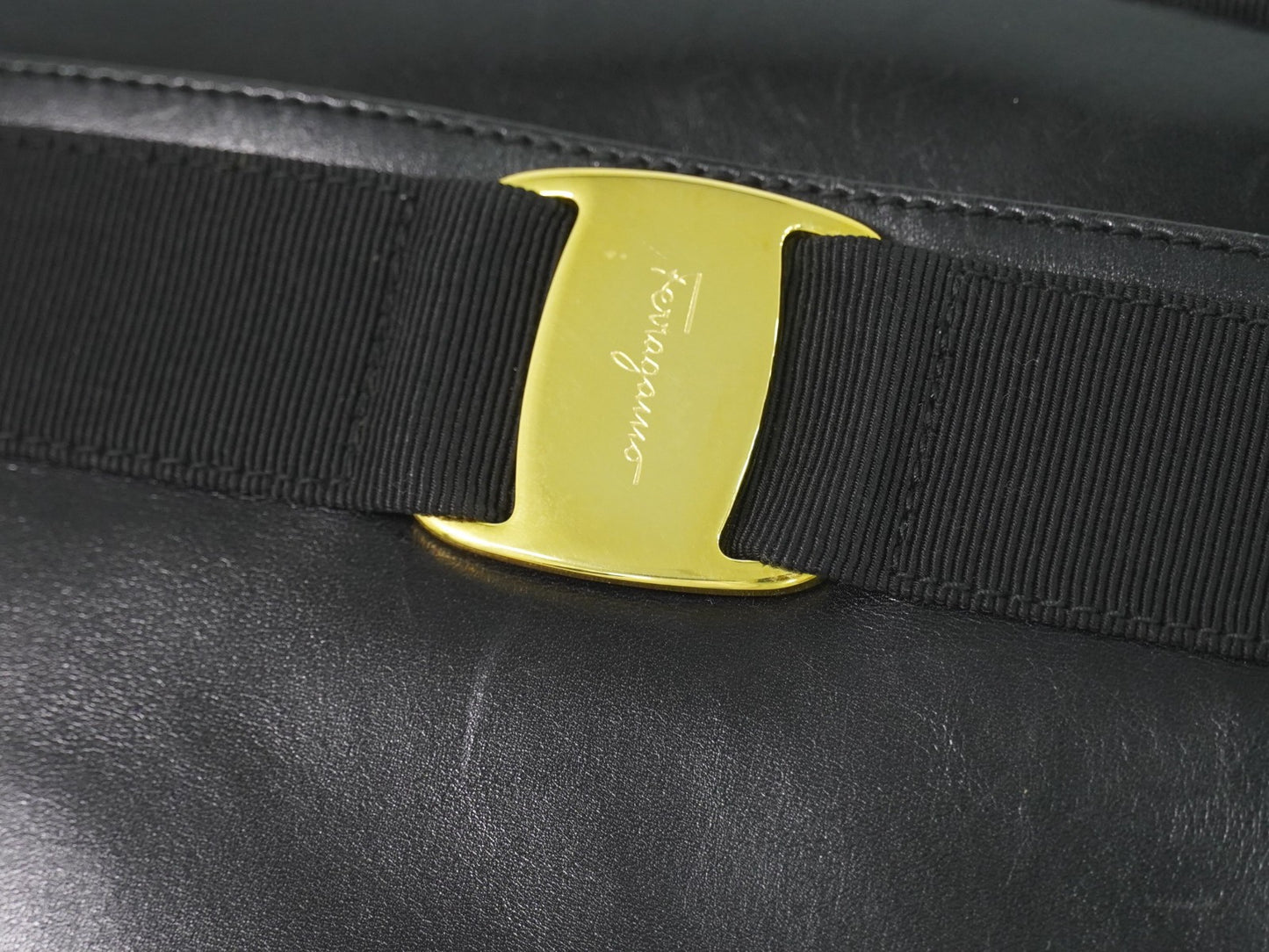 Salvatore Ferragamo Vara Bow camera Shoulder Bag Leather, BLACK, LEATHER, Shoulder bag