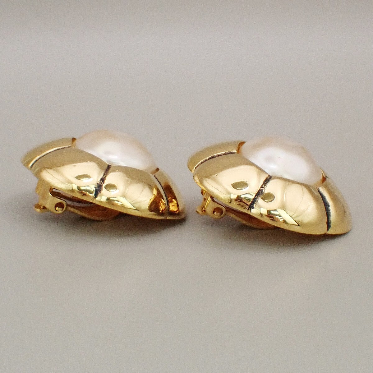 Chanel Vintage CC Flower Clip-On Earrings imitation pearls in gold plated, GOLD, GOLD_PLATED, Earrings