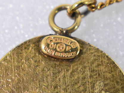 Chanel Vintage CC Round Pendant Necklace Metal, GOLD, GOLD_PLATED, Necklace