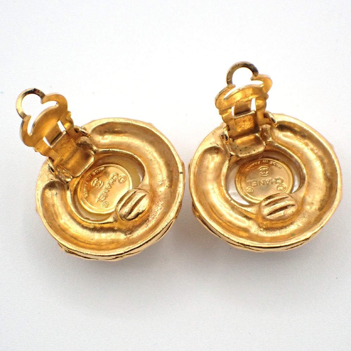 Chanel Vintage Round Clip-On Earrings Metal with Faux Pearl, GOLD, GOLD_PLATED, Earrings