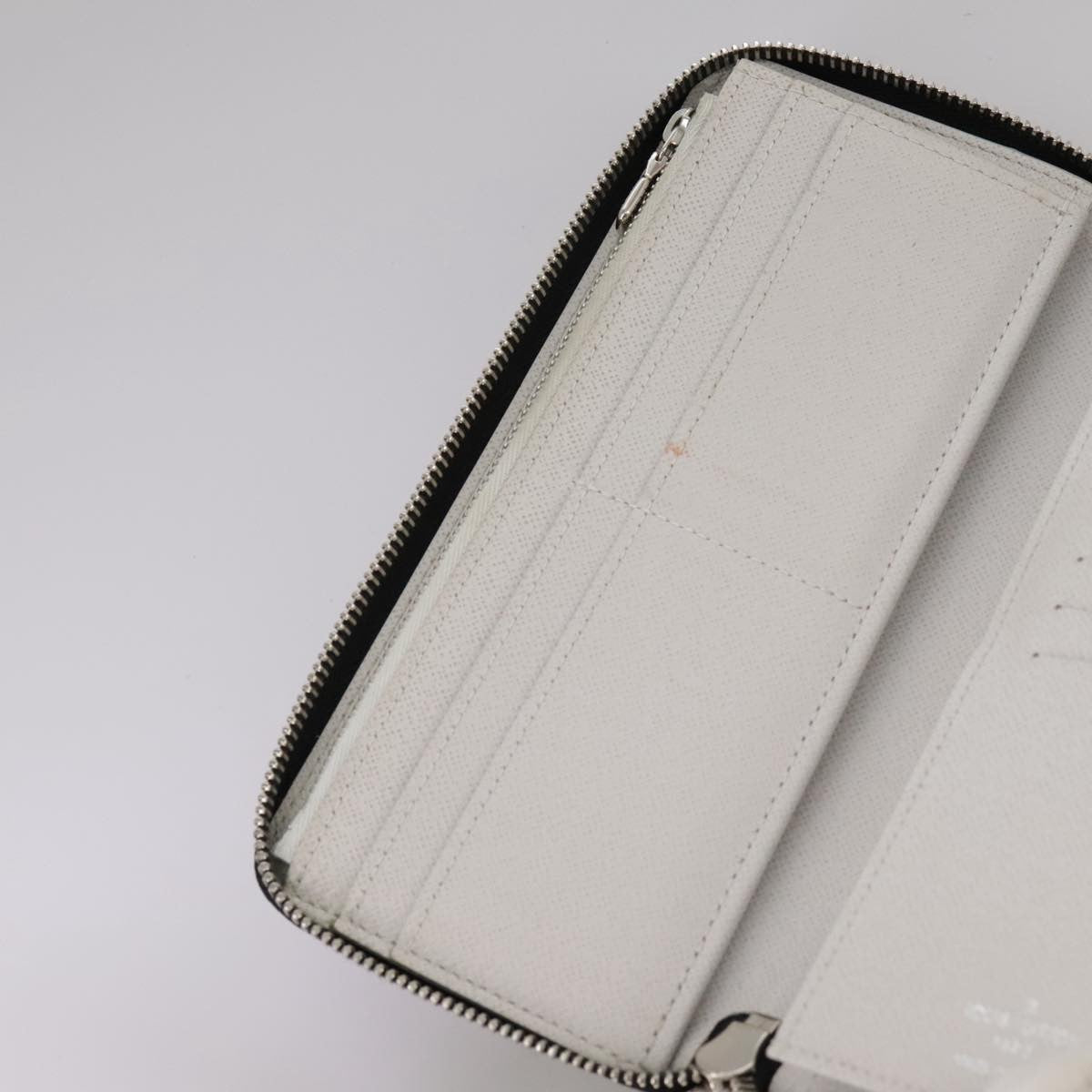 Louis Vuitton Zippy wallet vertical Taiga leather, WHITE, LEATHER, Wallets