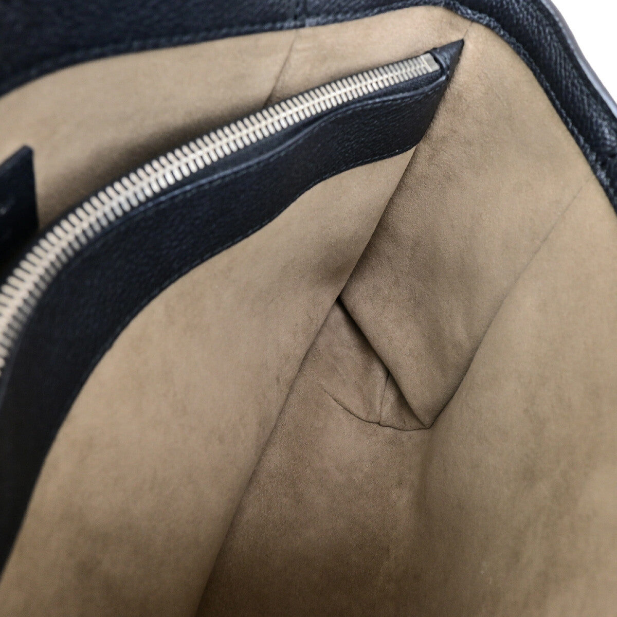 Louis Vuitton Sevres Handbag Mahina Leather, BLACK, LEATHER, Shoulder bag