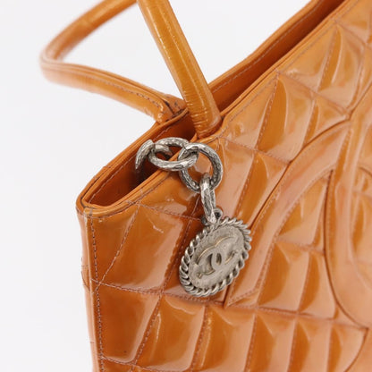 Chanel Medallion Tote Quilted Patent, BEIGE, PATENT_LEATHER, Tote bag