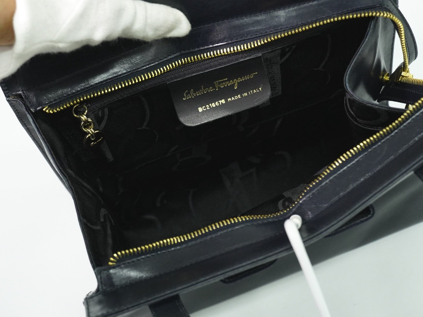 Salvatore Ferragamo Vara shoulder Bag Leather, BLACK, LEATHER, Shoulder bag