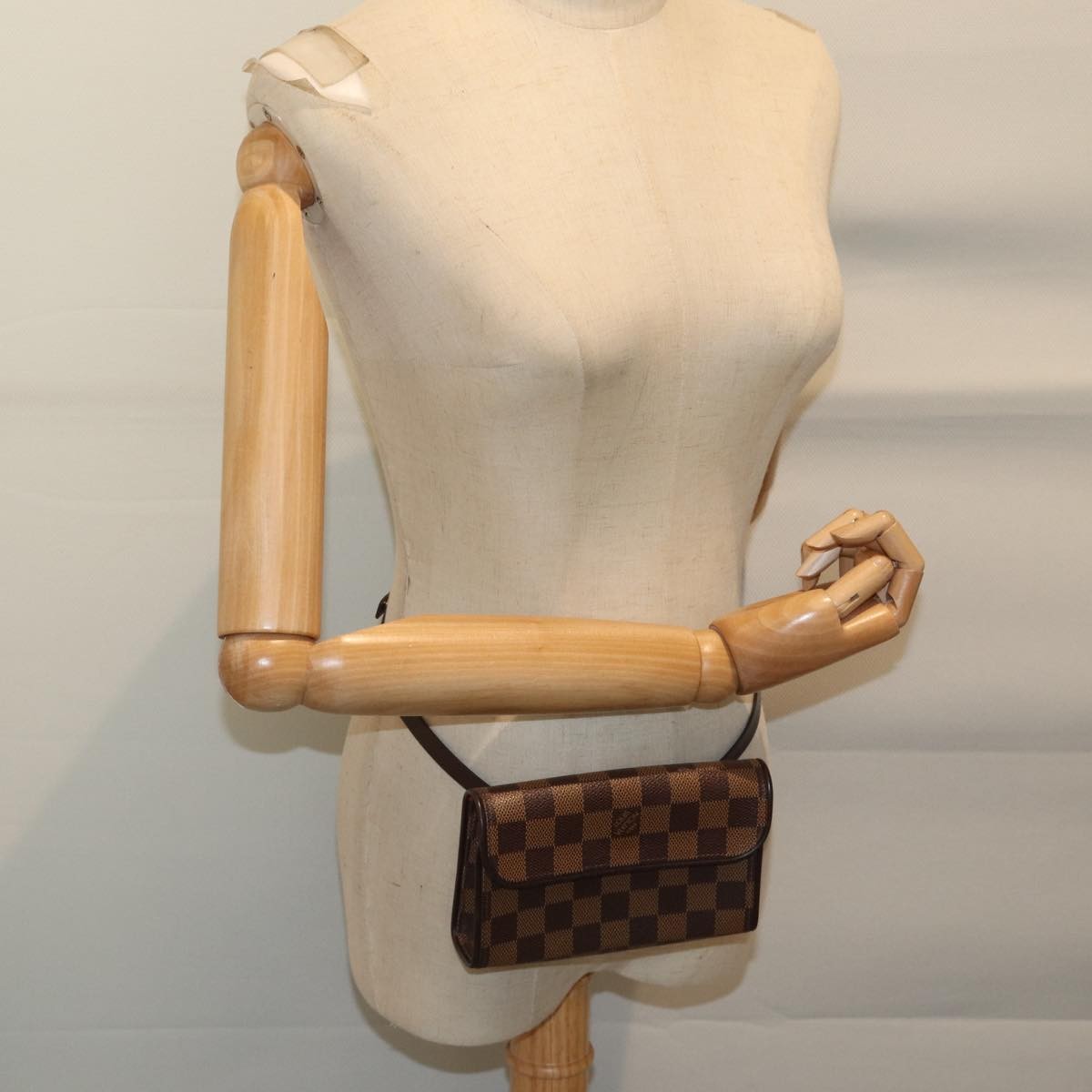Louis Vuitton Florentine Waist Bag Damier Canvas, Brown, Canvas, Clutch