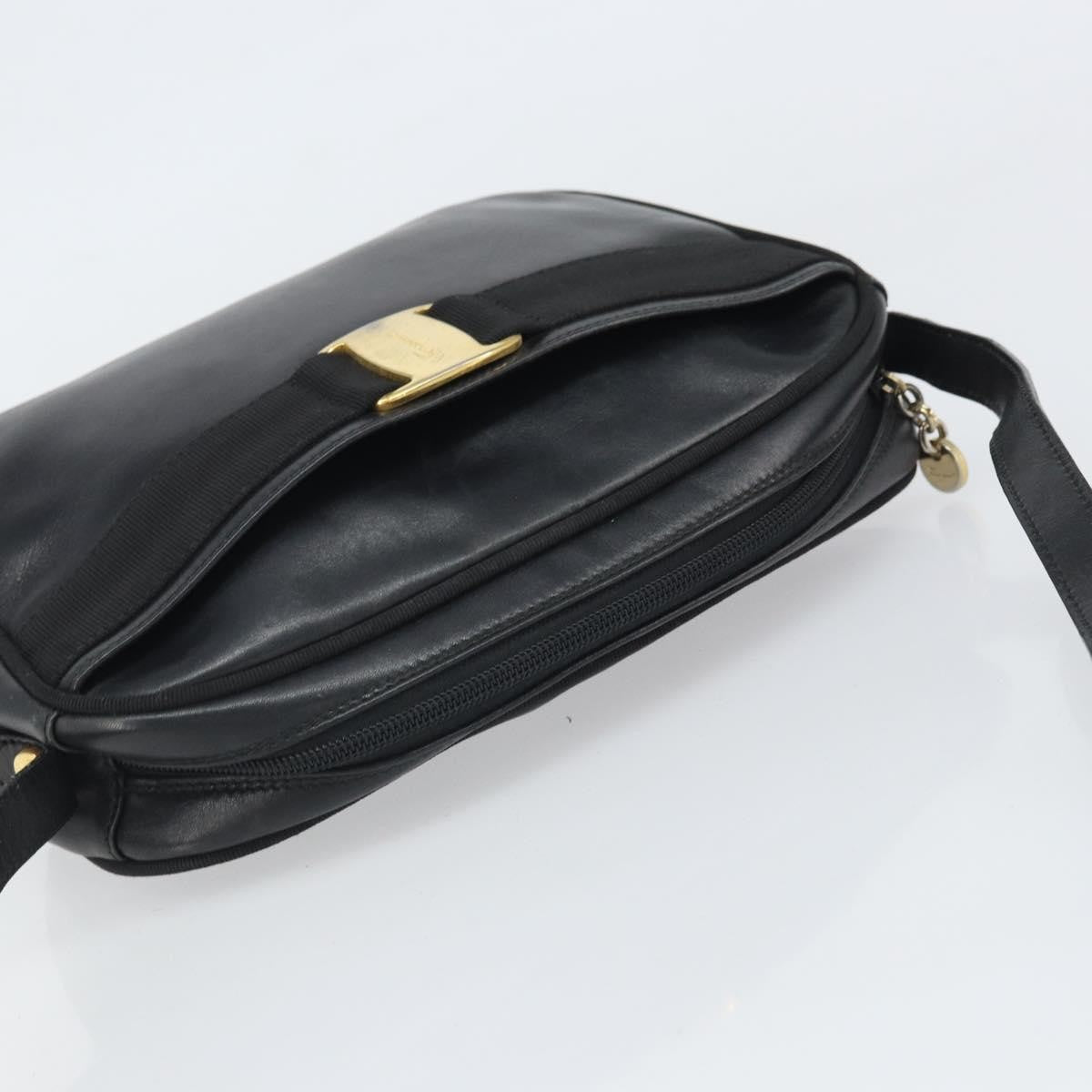 Salvatore Ferragamo Vara Bow camera Shoulder Bag Leather, BLACK, LEATHER, Shoulder bag