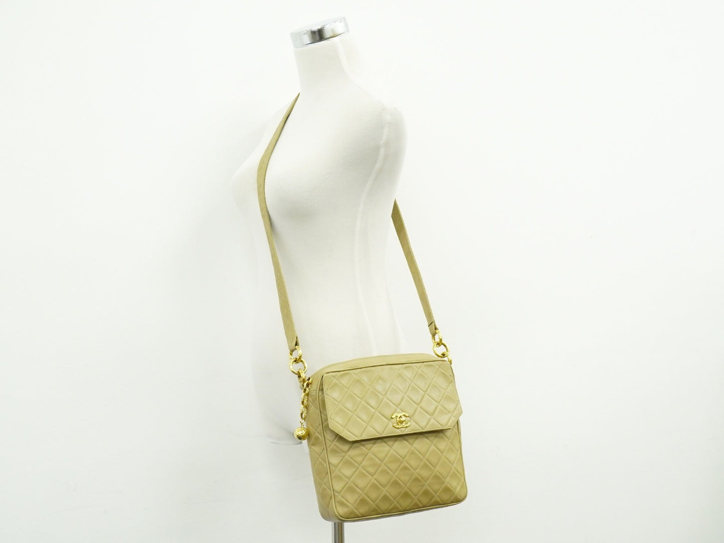 Chanel Vintage Camera bag Quilted Lambskin, BEIGE, LEATHER, Crossbody bag