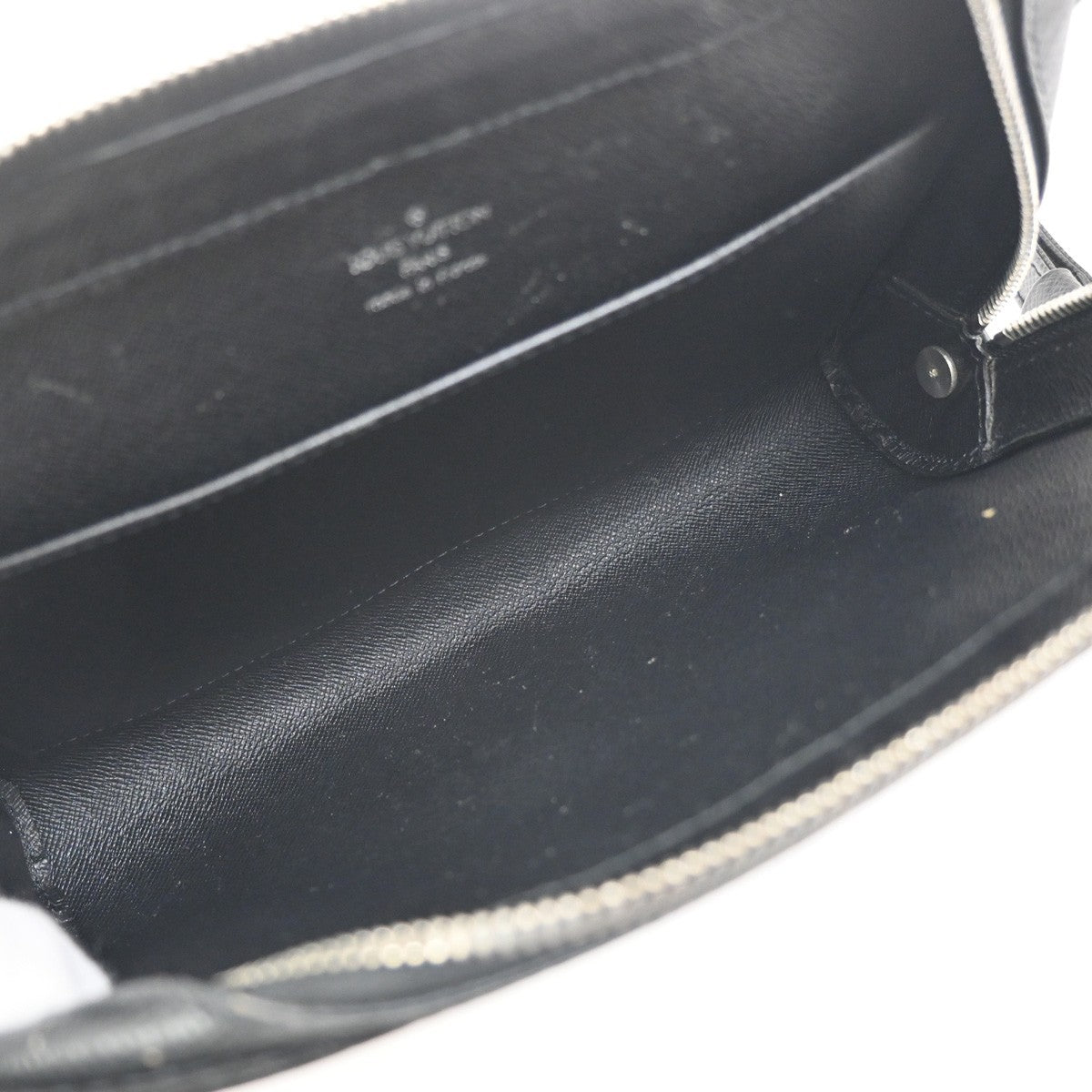 Louis Vuitton Baikal Handbag Taiga Leather, BLACK, LEATHER, Clutche & pouche