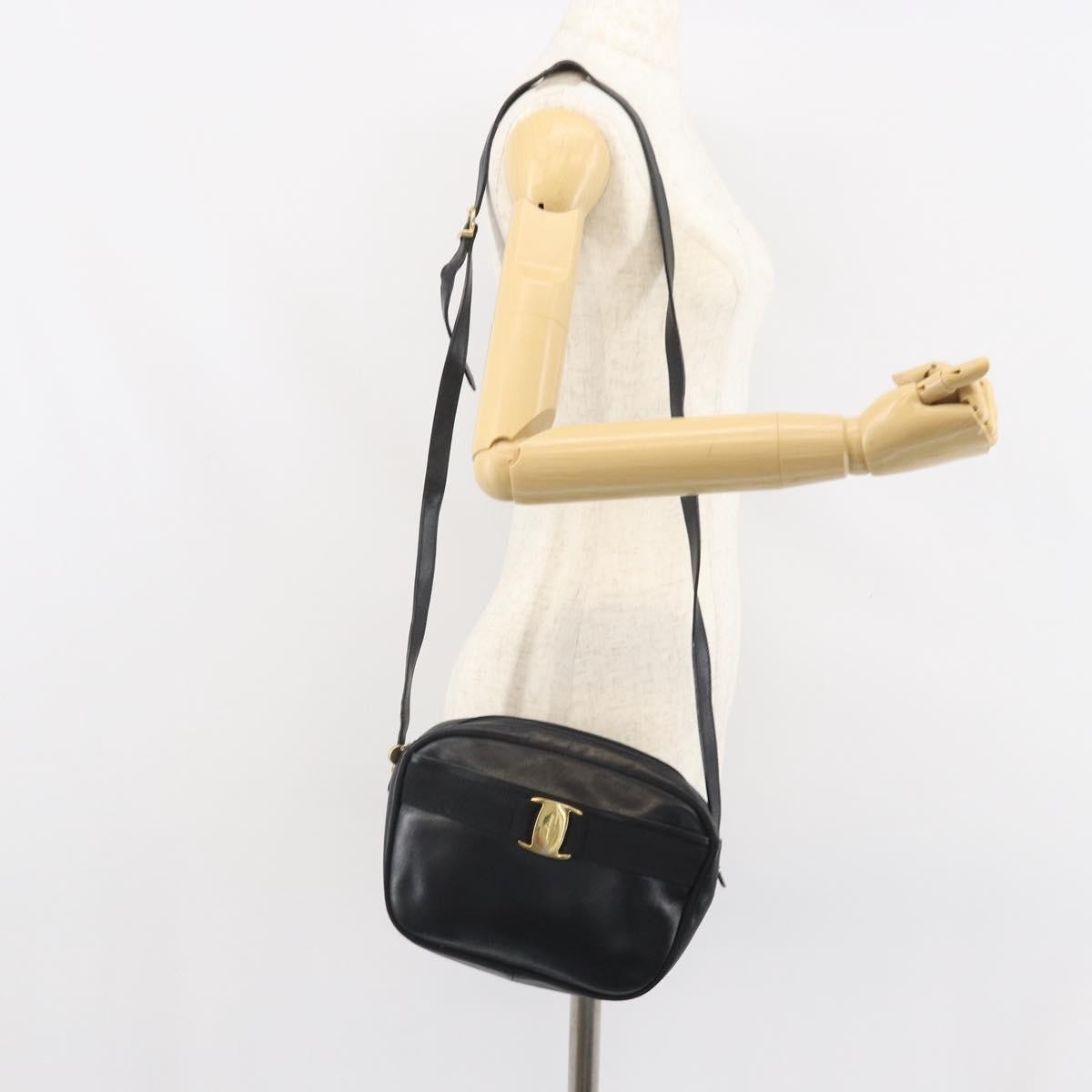 Salvatore Ferragamo Vara Bow camera Shoulder Bag Leather, BLACK, LEATHER, Shoulder bag