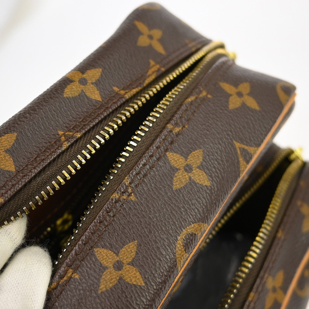 Louis Vuitton Nil Messenger Bag Monogram Canvas, Brown, Canvas, Shoulder Bag