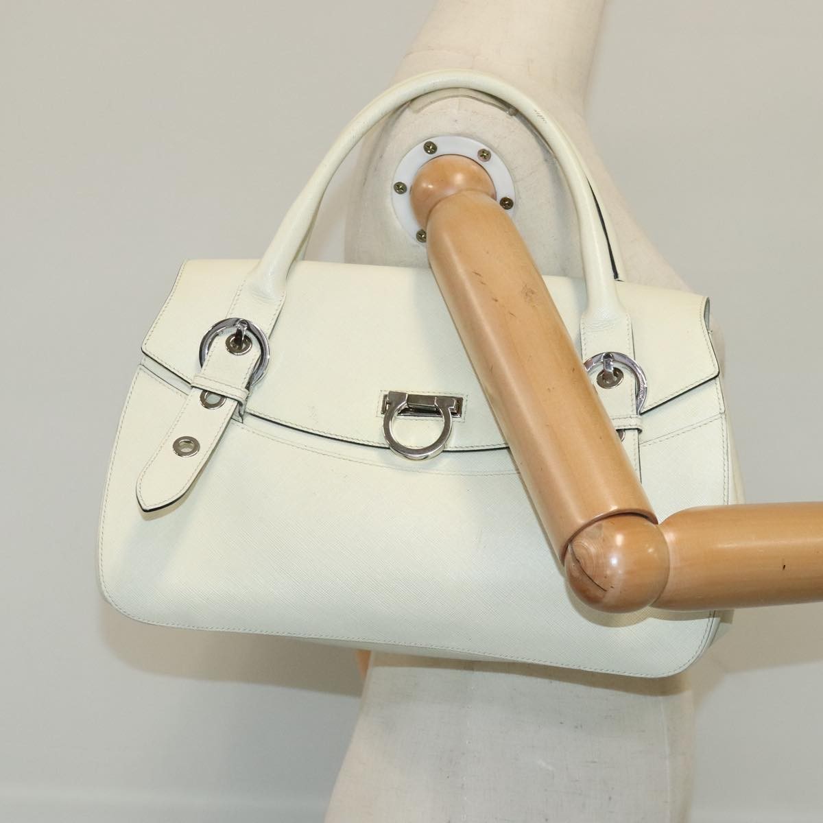 Salvatore Ferragamo Gancini handbag Leather, WHITE, LEATHER, Shoulder bag