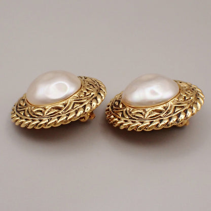 Chanel Vintage Round Chain Clip-On Earrings Metal with Faux Pearl, GOLD, GOLD_PLATED, Earrings