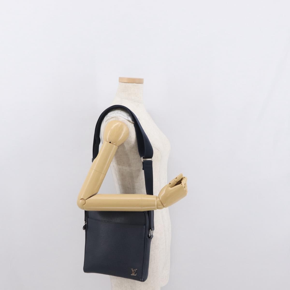 Louis Vuitton Alex Messenger Bag Taiga Leather, NAVY, LEATHER, Shoulder bag