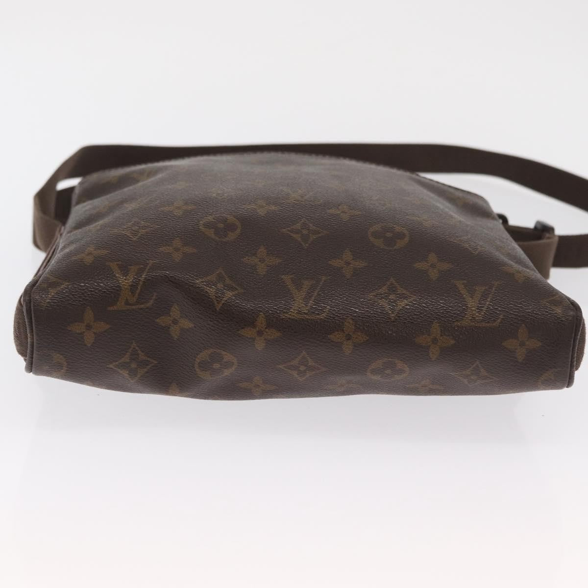 Louis Vuitton Trotteur Beaubourg Handbag Monogram Canvas, BROWN, CANVAS, Shoulder bag