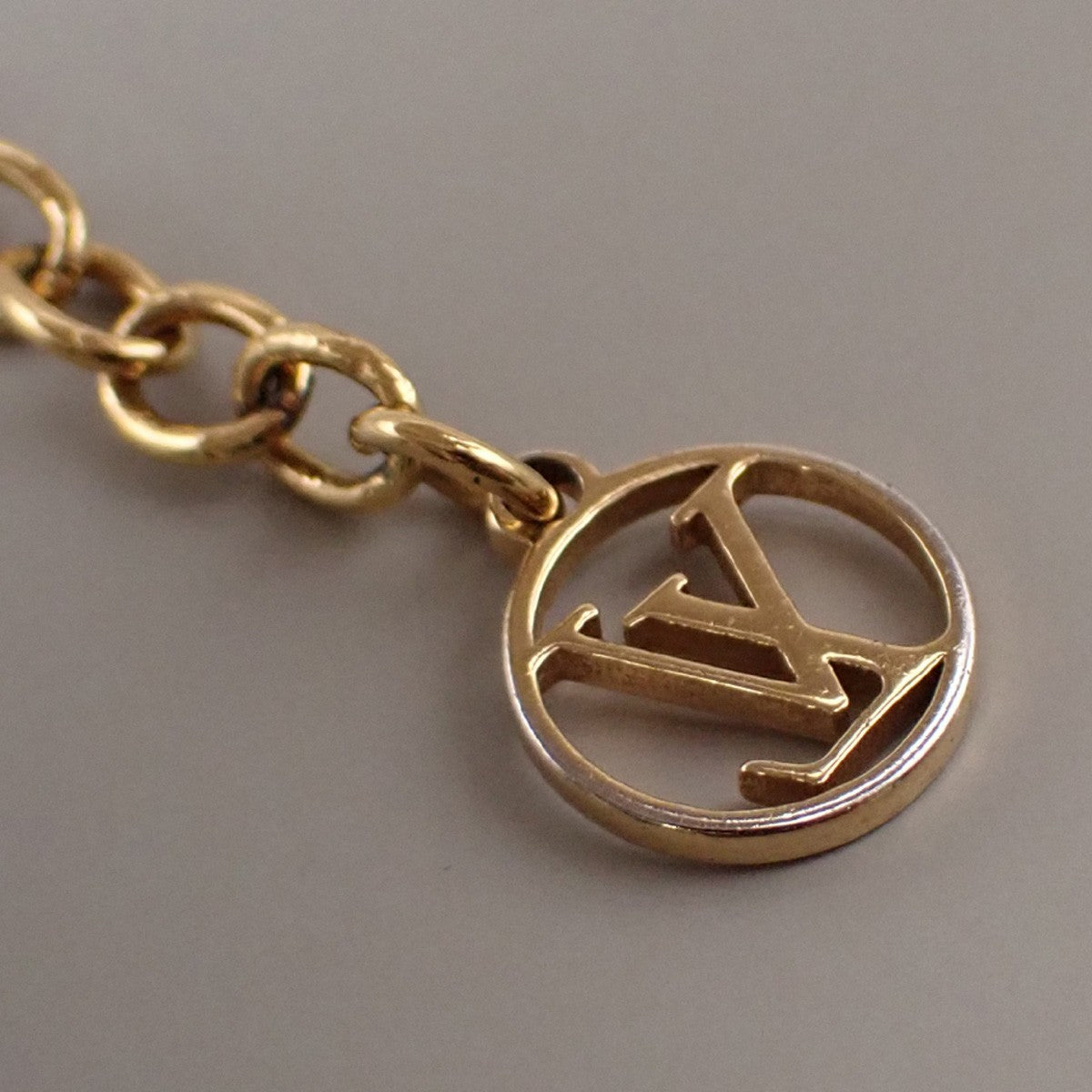 Louis Vuitton Essential V Bracelet Metal, GOLD, GOLD_PLATED, Bracelet