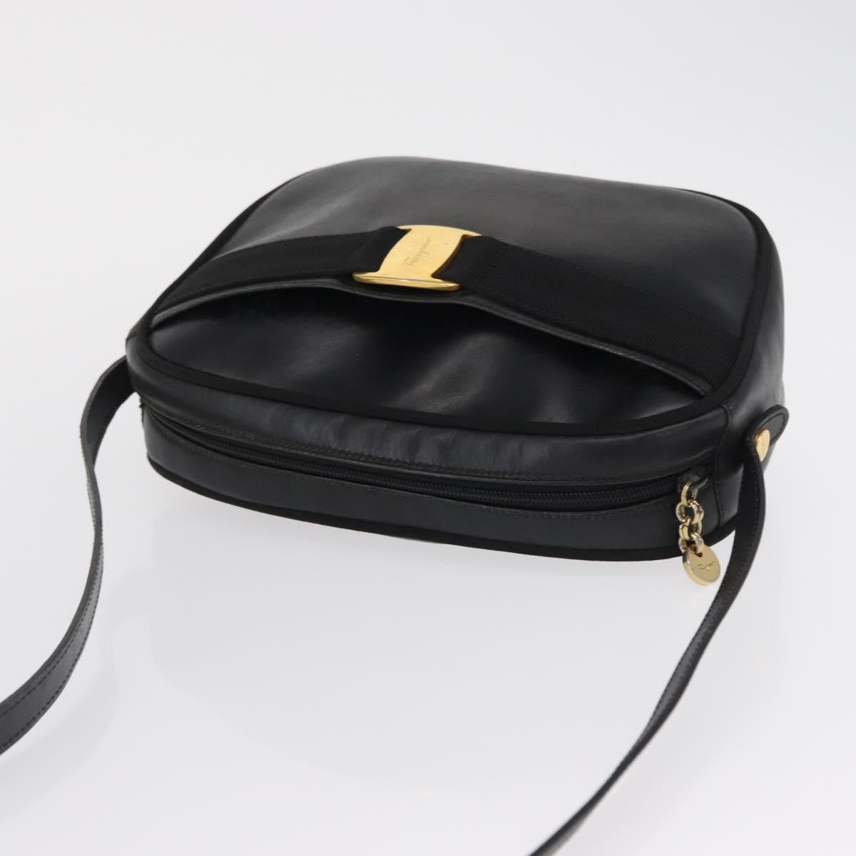 Salvatore Ferragamo Vara Bow camera Shoulder Bag Leather, BLACK, LEATHER, Shoulder bag